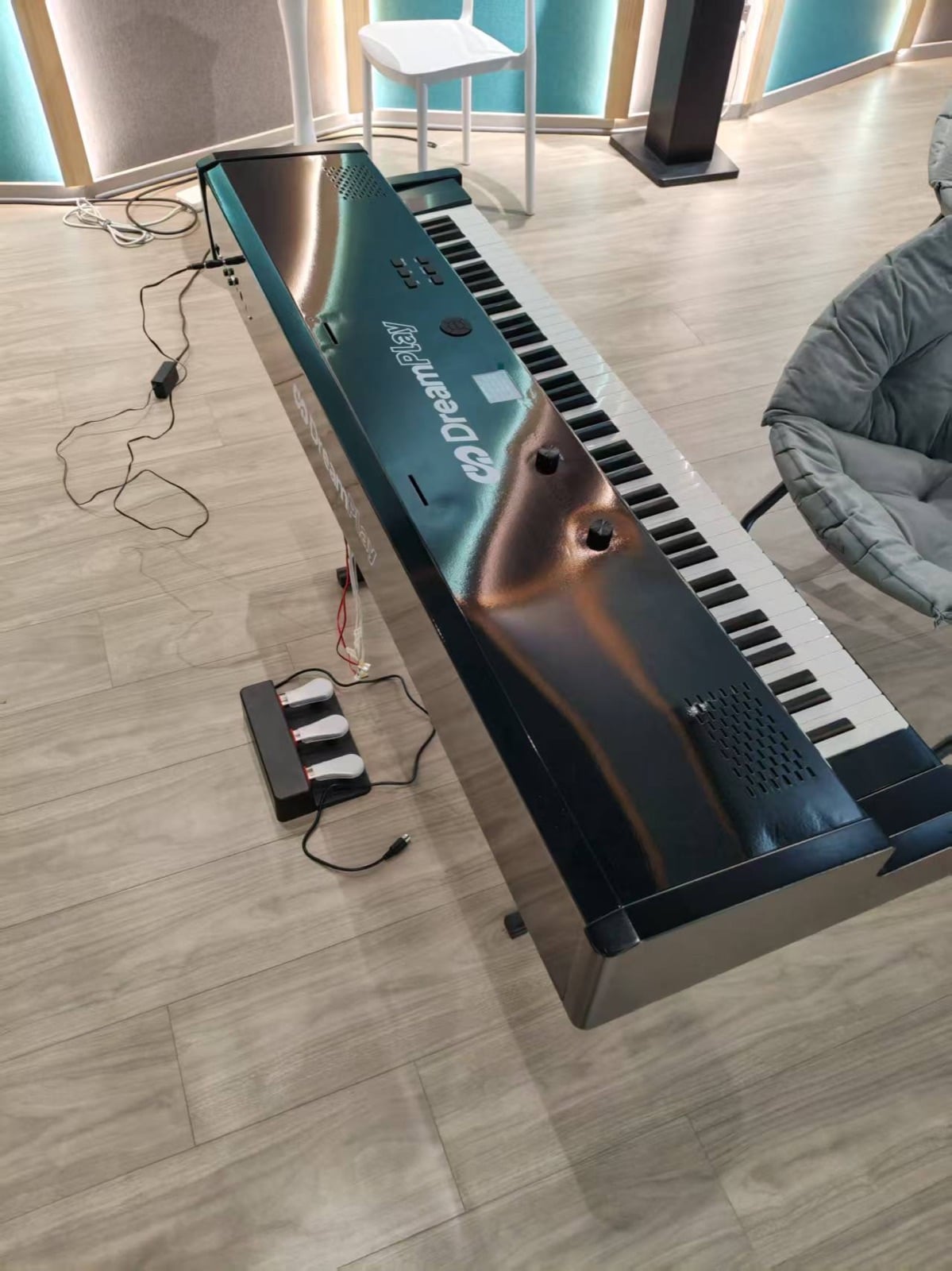 DreamPlay prototype with the triple pedal unit connected